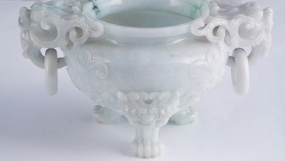 Lot 346 - A jade koro and cover