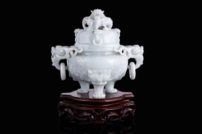 Lot 346 - A jade koro and cover