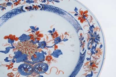 Lot 336 - A 18th Century Chinese 'Imari' dish