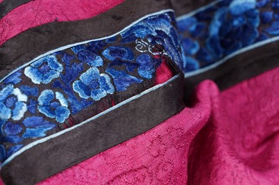 Lot 361 - A Chinese embroidered silk skirt