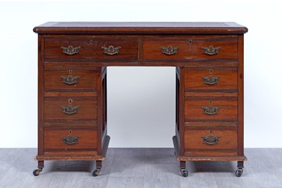 Lot 47 - A Georgian-style mahogany kneehole desk