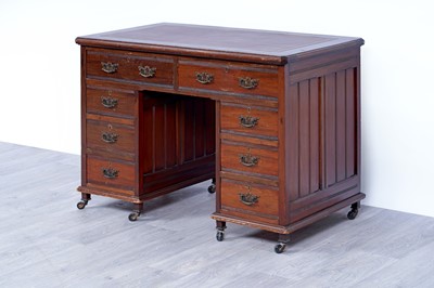 Lot 47 - A Georgian-style mahogany kneehole desk