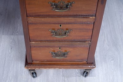 Lot 47 - A Georgian-style mahogany kneehole desk