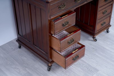 Lot 47 - A Georgian-style mahogany kneehole desk