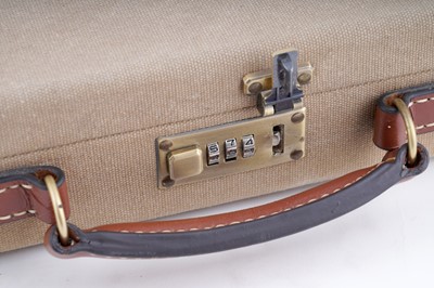 Lot 459 - A Guardian Leather canvas gun case