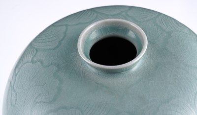 Lot 365 - A Korean celadon vase