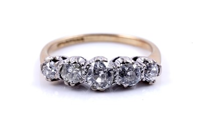 Lot 76 - A modern five stone diamond ring