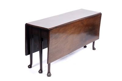 Lot 621 - A Georgian mahogany dropleaf dining table