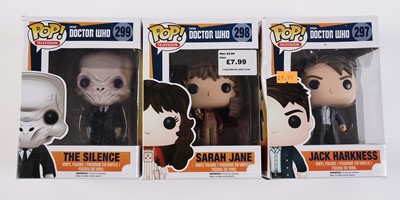Lot 254 - A collection of Doctor Who games, toys and sets