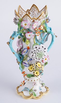 Lot 433 - A group of encrusted porcelain including Derby