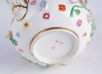Lot 433 - A group of encrusted porcelain including Derby