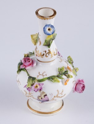 Lot 433 - A group of encrusted porcelain including Derby