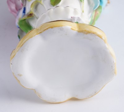 Lot 433 - A group of encrusted porcelain including Derby