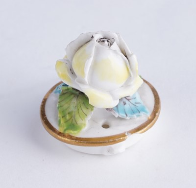 Lot 433 - A group of encrusted porcelain including Derby
