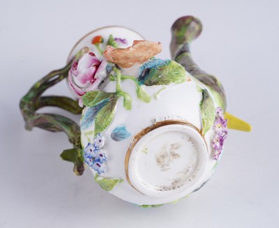 Lot 433 - A group of encrusted porcelain including Derby