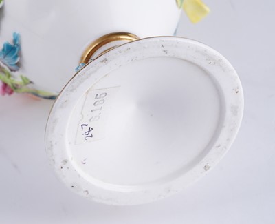 Lot 433 - A group of encrusted porcelain including Derby