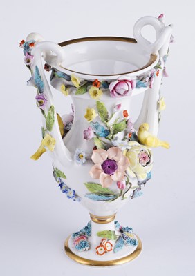Lot 433 - A group of encrusted porcelain including Derby