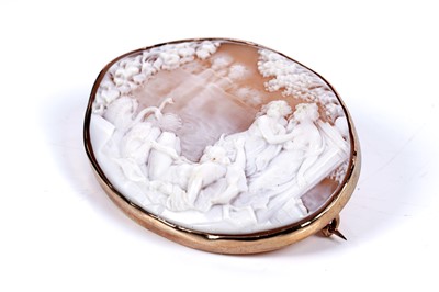 Lot 45 - A Victorian shell cameo brooch depicting a scene from the mythological story of Leda and the Swan