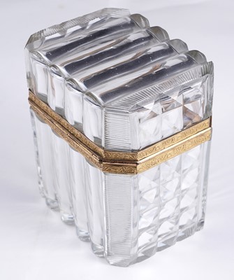 Lot 474 - A French glass box and cover