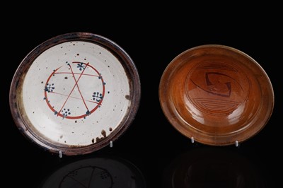 Lot 39 - A John Maltby dish; and a St Ives dish