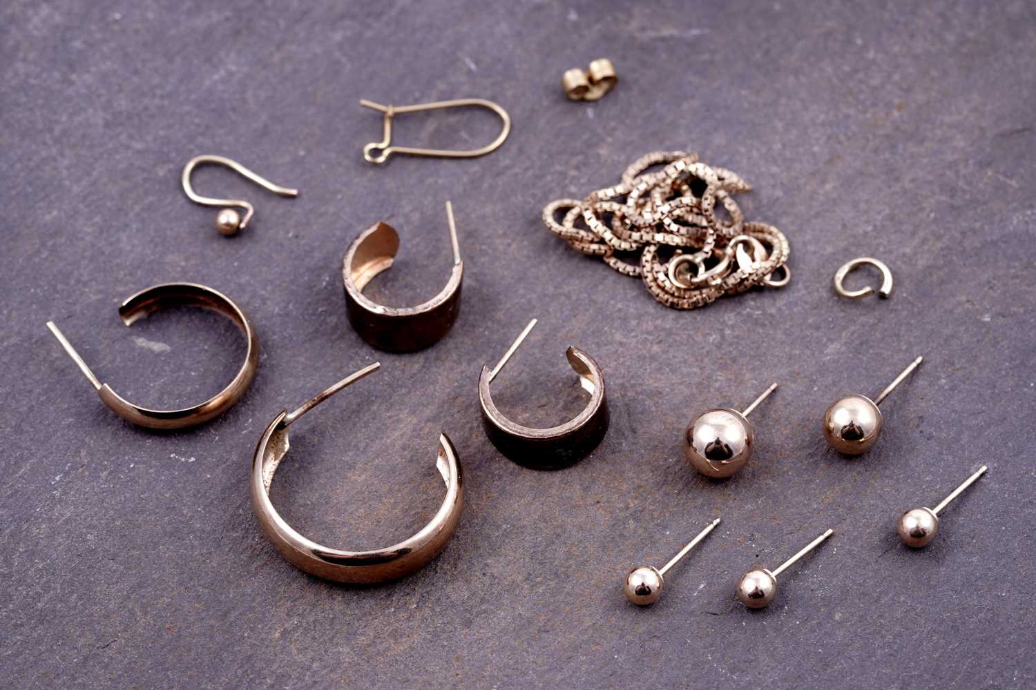 Lot 53 - A selection of 9ct gold jewellery