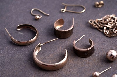 Lot 53 - A selection of 9ct gold jewellery