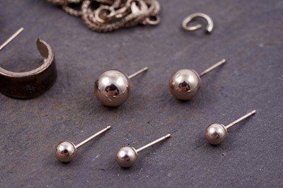 Lot 53 - A selection of 9ct gold jewellery