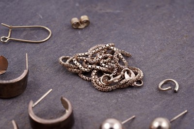 Lot 53 - A selection of 9ct gold jewellery