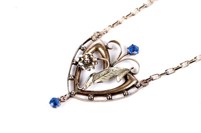 Lot 19 - An Edwardian Aesthetic Movement lavalier necklace