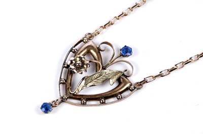 Lot 19 - An Edwardian Aesthetic Movement lavalier necklace