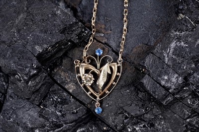 Lot 19 - An Edwardian Aesthetic Movement lavalier necklace