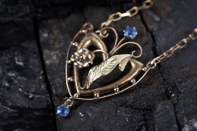 Lot 19 - An Edwardian Aesthetic Movement lavalier necklace