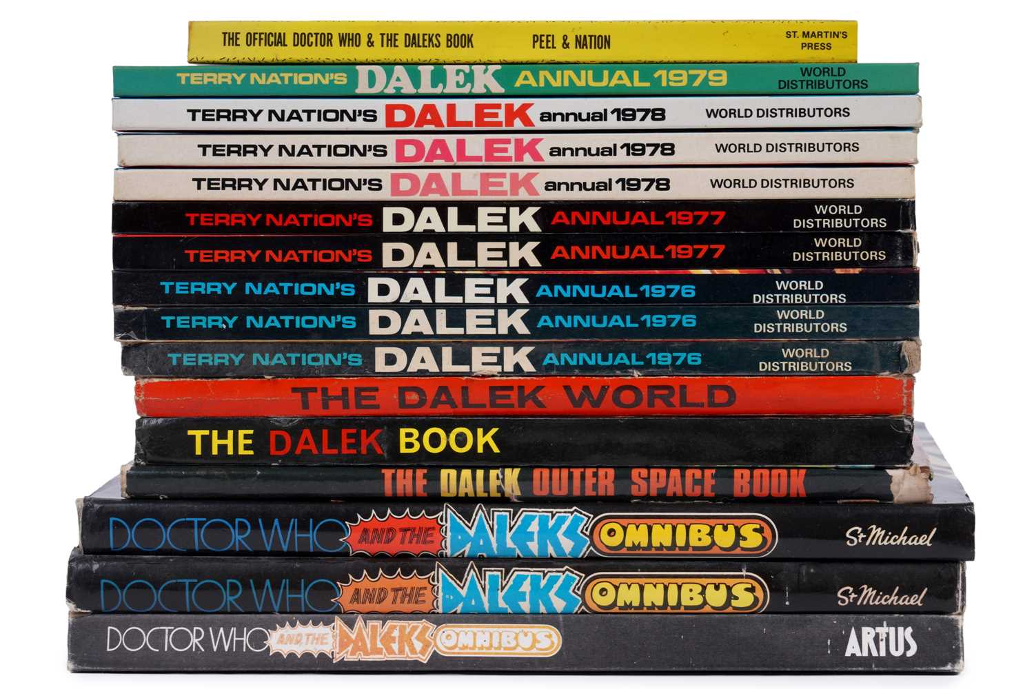 Lot 286 - A collection of Dalek books and annuals