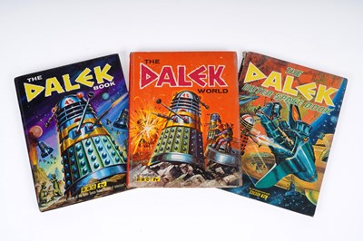Lot 286 - A collection of Dalek books and annuals