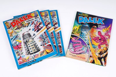 Lot 286 - A collection of Dalek books and annuals