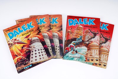 Lot 286 - A collection of Dalek books and annuals