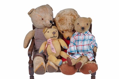 Lot 525 - Five vintage teddy bears and two miniature chairs