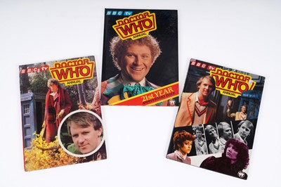 Lot 285 - A collection of Doctor Who Annuals