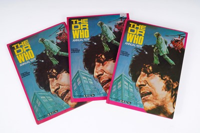 Lot 285 - A collection of Doctor Who Annuals