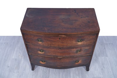 Lot 52 - A George III bowfront mahogany chest of drawers