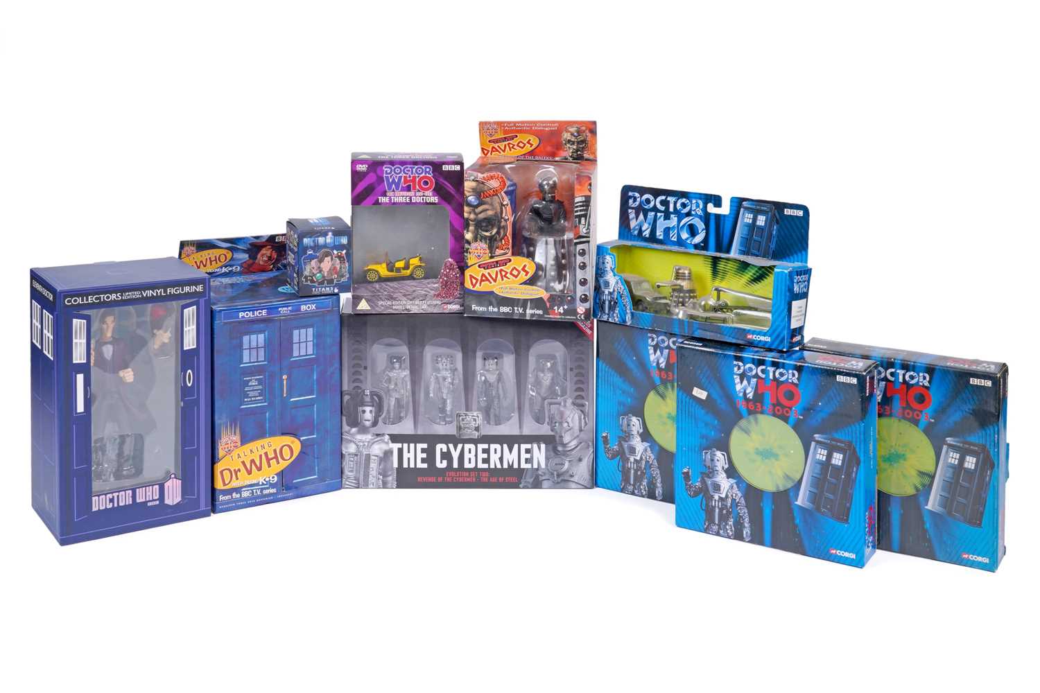 Lot 229 - A collection of Doctor Who figures and models