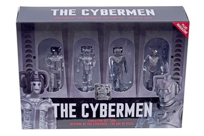 Lot 229 - A collection of Doctor Who figures and models