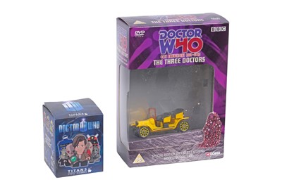 Lot 229 - A collection of Doctor Who figures and models