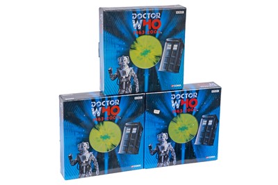 Lot 229 - A collection of Doctor Who figures and models