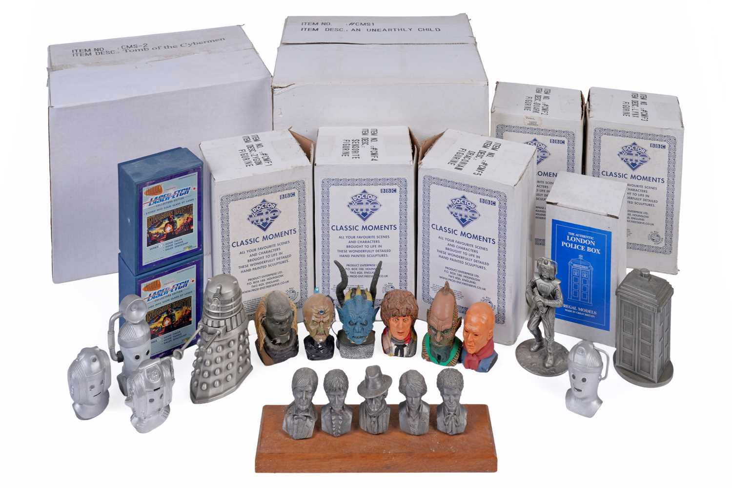 Lot 260 - A collection of Doctor Who figurines