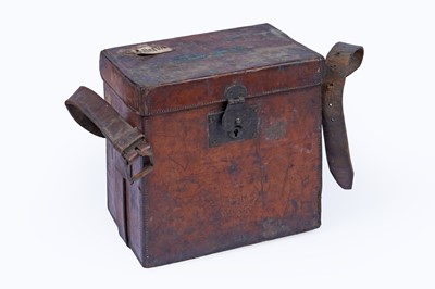 Lot 521 - A 19th Century leather plate camera plate case