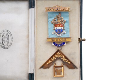 Lot 480 - A 9ct yellow gold masonic jewel; and other regalia