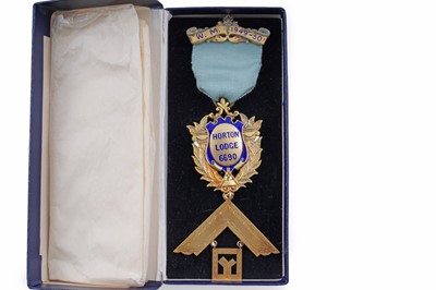 Lot 480 - A 9ct yellow gold masonic jewel; and other regalia