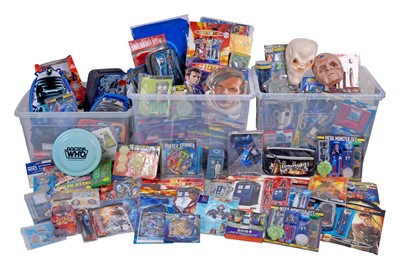 Lot 219 - A large collection of Doctor Who items