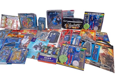Lot 219 - A large collection of Doctor Who items